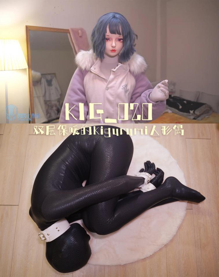 【泉蜜蜂】闪闪工作室 双层保暖的Kigurumi人形偶 【泉蜜蜂】闪闪工作室<br>天气冷了，软软喜欢穿起KIG皮保暖<br>看着她全身穿着皮和头壳在沙发，忍不住过去动动手<br>被玩热了的软软喜欢看着镜子用震动玩具刺激自己<br>看着她扭曲的身体，就过去帮她一把<br>后来她说越来越热，就让她脱下头壳<br>发现原来头壳和KIG皮下还穿着黑曼巴<br>她说她喜欢这个保暖方式<br>就是穿了黑曼巴后再穿皮摩擦有点大<br>穿起来很费劲<br><br><span style='color:#b0b0b0;'>[隐藏文字，购买后可见]</span>