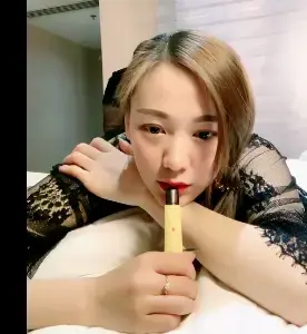 【丹丹S】女奴伺候全身按摩 创作；【丹丹S】<br>描述；【丹丹S】女奴伺候全身按摩，蒙面女给女主人按摩，近距离享受~~~~~~~~~~~~~~~~~~~~~~~~~~~~~~~~~~