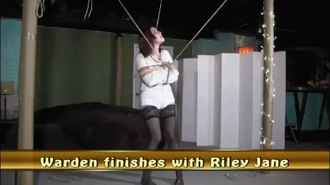  Riley Jane gets punished in a straitjacket Riley Jane gets punished in a straitjacket<br><br>Play Video   <br>In this clip Riley gets suspended in a straitjacket and has a vibrator used on her before being locked back in her cell.<br><br>Category: HANDCUFF AND SHACKLE FETISH<br><br><span style='color:#b0b0b0;'>[隐藏文字，购买后可见]</span>