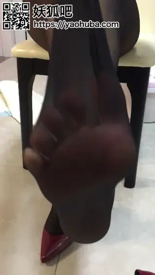 黑丝挑鞋定制 倩倩女王<br>黑丝红色高跟鞋挑鞋定制