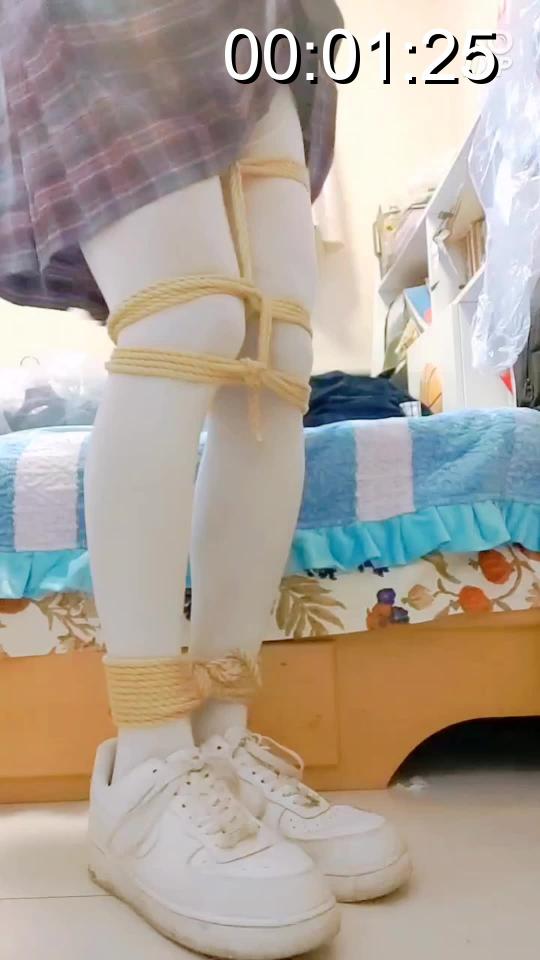 双腿紧缚  