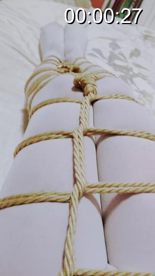 白丝腿并腿缚  