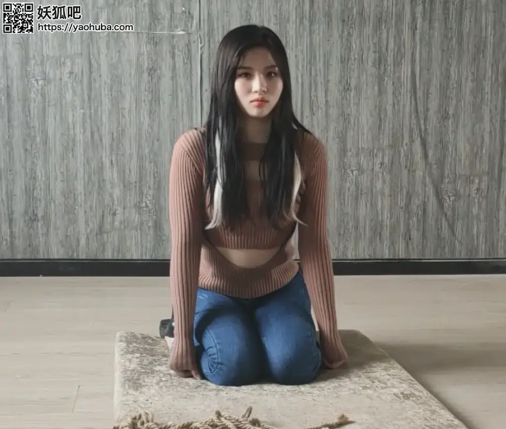 反扭捆绑清纯靓丽美女，小琛 唯美之家定拍大美女小琛，清纯的妹子，外形靓丽，身材很棒。反扭捆绑起来楚楚动人。喜欢反扭，捆绑的小伙伴们可以看看