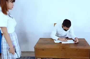 【樱束原创】《问题学生》莎莎本事班里的高材生，最近叛逆期，上课不听课玩手机，被老师叫到办公室后被老师教育并且进行各种高难度体罚······ 剧情介绍：莎莎这日课堂上玩手机被老师叫到办公室批评，并且对她进行体罚。老师让她贴墙站立用戒尺和棍子打她手，见她还是一副不听话的样子就罚她继续蹲马步和单脚站立，直到她体力不支想要倒下了才让她停止，随即让她趴到桌子上脱掉裤子用戒尺狠狠的打她的屁股，整个屁股都被打得红肿，女主哭着求饶。老师不肯就这样放过她，让她单脚独立，双手平开，保持单脚立的姿势，让她坐下继续打她的脚心，直到老师得到女主的保证以后会好好学习才让她回教室。<br><br>樱束服务内容：私人订制剧情 专属剧情订拍 现实约拍 一对一视频网调<br>樱束联系方式：QQ2156176672     VIP专属客服微信号：yingshuyc（VIP专属客服微信正式开通）<br><br><br><br><br>视频格式：MP4<br>分辨率：1080P<br>时长：37分钟<br>大小：2G<br>解压密码：<span style='color:#b0b0b0;'>[隐藏文字，购买后可见]</span>