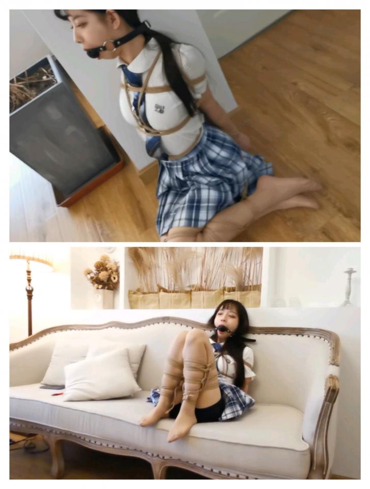 珊珊JK制服紧缚 奥特曼定拍作品：珊珊两种紧缚姿势放置挣扎(合集) 两部分合集完整版。画质提升至4K，时长:00:52:00画质:4K.在线播放下载和腾讯微云画质大小均一样的.<br>分别是珊珊紧缚靠墙放置，紧紧的驷马放置，M字开脚缚挣扎...( JK制服，口球.口水..)<br>视频版权翠花的铲屎官所有.