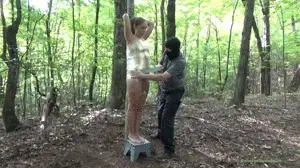 645-- Rachel"s Outdoor Suspended Mummification 此剪辑没有故事情节。刚好性感的蕾切尔·亚当斯（Rachel Adams）被紧紧地木乃伊固定在树上，并在户外大树上悬挂。 <br><br>雷切尔（Rachel）一直在寻找挑战并尝试新事物，因此当机会出现时，她决定要进行富有挑战性的户外木乃伊。我当然不会拒绝她的。所以我们去了树林。 <br><br>蕾切尔穿着性感的紧身衣裤和连裤袜，正坐在阶梯凳上，靠在一棵坚固的树上，等待多层木乃伊的开始。首先将她的躯干用收缩膜紧紧包裹，然后在其顶部添加一层紧绷的胶带，以将她的躯干牢固地固定在树上。然后，从膝盖到肩膀再加上一层收缩套，将手臂固定在身体和树上。然后从膝盖到肩膀再加上一层胶带，结束了她上半身到树上的茧茧。然后将Rachel的腿向上和向后拉，并用收缩膜包裹起来，将其固定在树上。然后，再用更多的胶带紧紧地包裹住她的小腿，然后将它们固定并茧在树上。<br><br>一旦Rachel的身体完全固定并束缚在树上，就该移动到她的头上了。首先用海绵塞住她的嘴，然后用紧紧的收缩包装将头固定在树上。我通过紧紧地包裹着她的头和脸，将她的头和脸贴在树上，结束了她的户外木乃伊。 <br><br>在整个木乃伊化过程中，我们分享一些闲聊并讨论一下该过程。我还利用了Rachel的无助感和对裸露的尼龙包覆脚的痒感。<br><br> <br><br>一旦瑞秋（Rachel）完全被茧，木乃伊和悬吊起来，她就可以忍受并享受户外木乃伊的挑战。 There is no story line to this clip. Just sexy Rachel Adams being tightly mummified to and suspended from a tree in the great outdoors. <br><br>Rachel is always looking for challenges and trying new and different things, so when the chance presented itself, she decided she wanted to do a challenging outdoor mummification. I certainly was not going to turn her down. So off to the woods we went. <br><br>Wearing a sexy bodysuit and pantyhose, Rachel is positioned on a step stool against a good, sturdy tree as she awaits the multilayer mummification to begin. Her torso is first wrapped tightly with shrink wrap and then a tight layer of tape is added on top to tightly secure her torso to the tree. Another layer of shrink wrap is then added from her knees to her shoulders, securing her arms to her body and the tree. Another layer of tape is then added from her knees to her shoulders, finishing off the cocooning of her upper body to the tree. Rachel's legs are then pulled up and back and wrapped with shrink wrap securing them to the tree. Even more tape is then used to tightly wrap her lower legs, securing then and cocooning them to the tree as well.<br><br>Once Rachel's body is completely secured and cocooned to the tree it's time to move to her head. First a sponge is stuffed in her mouth, then her head is secured to the tree with a tight layer of shrink wrap. I finish off her outdoor mummification by tightly wrapping and cocooning her head and face to the tree. <br><br>During the process of the entire mummification we share some small talk and discuss the process a bit. I also take advantage of Rachel's helplessness and tickle to exposed, nylon clad feet.<br><br> <br><br>Once Rachel is completely cocooned, mummified and suspended she is left to endure and enjoy her outdoor mummification challenge.<span style='color:#b0b0b0;'>[隐藏文字，购买后可见]</span>