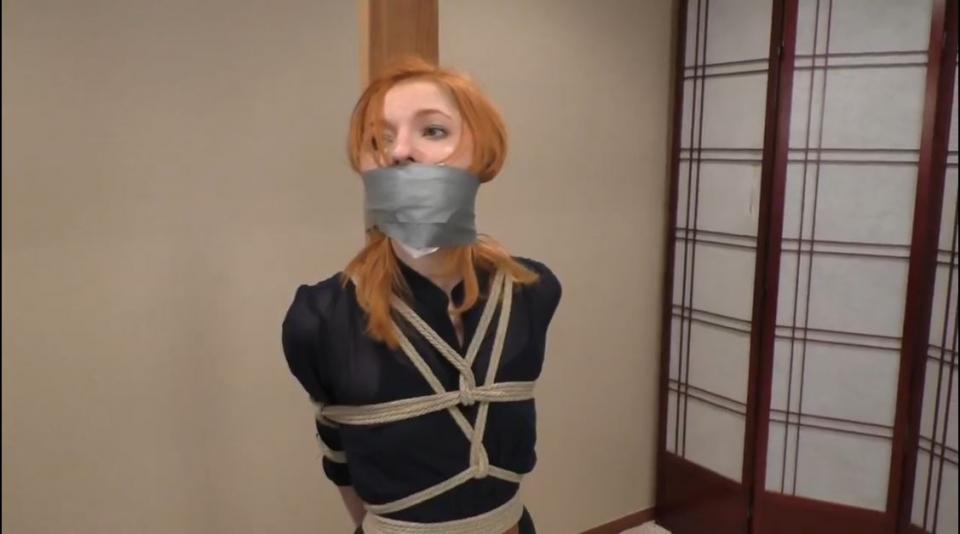 Olivia Fae QT Olivia Fae QT (HD).Redhead beauty Olivia Fae awakes tied to a pole. She struggles to free herself but she is tied far too tight. Dianne enters and gags poor Olivia with cloth stuffing and a full wrap tape gag. <span style='color:#b0b0b0;'>[隐藏文字，购买后可见]</span>