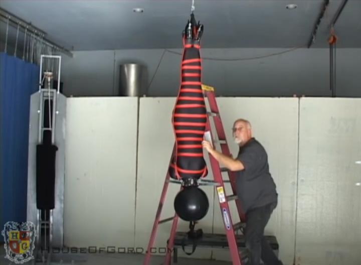 Petra Gets a Full Workout 一个阳光明媚的早晨，在一个美妙的夏天结束的时候，佩特拉感到性欲（又一次！）当佩特拉性欲旺盛时，只有一种方法可以满足她：她需要严密的束缚。泡泡一直是她的最爱之一，筒仓和倒装也是，所以我们决定给她充分的治疗。但首先她需要做点伸展运动来解开扭结。。。（以SD格式重新录制的视频）One bright sunny morning at the end of a fantastic summer, Petra is feeling horny (yet again!) And when Petra gets horny, there's only one way to satisfy her: she needs tight bondage. The bubblehood has always been one of her favourites, as has the silo, and inversion, so we decided to give her the full treatment. But first she needs a little stretching to get the kinks out... (Remastered video in SD format)<span style='color:#b0b0b0;'>[隐藏文字，购买后可见]</span>