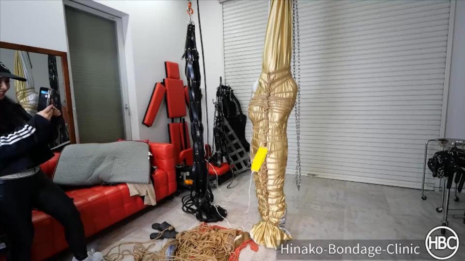 OveDouble Satin Bag Shibari Rope Bondage Suspension and Hitachi Tease 双缎袋石巴里绳捆绑悬挂和日立挑逗<br><br>只有一件事比一个缎子包好，那就是两个缎子包。这就是日子的想法，当她把这艘潜艇在两个缎子袋，并把他绑在超紧绳束缚从那里。当然，如果没有一点暂停，这是不完整的，她很乐意提供暂停。外面的金色缎子包让他看起来像个远古的神灵。当她拿着一个日立给他，真的看到他蠕动的时候，就更好看了。Double Satin Bag Shibari Rope Bondage Suspension and Hitachi Tease<br>There’s only one thing better than a satin bag and that’s two satin bags. That is what Hinako thought when she put this sub in two satin bags and tied him in super tight rope bondage from there. Of course, it would not be complete without a little suspension, of which she was happy to provide. The outer golden satin bag made him look some ancient deity. It looks even better when she takes a Hitachi to him and really gets to see him squirm.<span style='color:#b0b0b0;'>[隐藏文字，购买后可见]</span>
