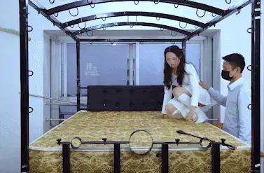 【樱束原创】《高材生的压力-释放压力》潇雅是高材生成绩出众，但是学习压力非常大，于是求助老师，老师知道潇雅最近早恋故意用各种方法惩治她.... 樱束推出包月尊贵VIP，加入立即获得60部影片，并且每日新片同步更新免费看，感谢您的赞助，季度会员更有9折优惠，详情请咨询客服<br>剧情简介：潇雅是全年级出众的高材生，学习成绩一流，但是学习压力自然也非常大，于是她想到求助老师，老师知道她的来意，同时也知道她最近有早恋倾向，于是老师故意答应帮她释放压力，利用这个借口，将潇雅带入自己的密室，用各种道具乘机进行惩罚，同时以满足自己的私欲.......<br><br>樱束服务内容：私人订制剧情 专属剧情订拍 现实约拍  全国飞业务  统一解压密码：ysyc6672<br>樱束联系方式：QQ2156176672     VIP专属客服微信号：yingshuyc（VIP专属客服微信，终年无休）<br><br><br><br><br>视频格式：MP4<br>分辨率：1080P<br>时长：46分钟<br>大小：2G