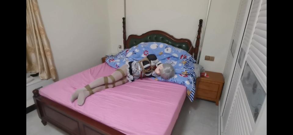 娃娃教你自缚 这一次是比较详细的自缚教学，慢慢看也容易学（算是个新手绑得不专业，也是大神们的视频学的），这次因为弄的比较紧所以后面挣扎时用了点时间才挣扎出来，还有啥好的建议可以讨论一下，还有就是不要在线解压，开始的压缩包经常被禁止分享了_(:з」∠)_