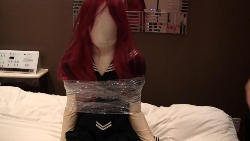Zentai covered 2 妹子身穿5层zentai 在穿上裙子和头发[不可描述] 接着被男主保鲜膜绑着 接着用振动器 后面去浴缸玩水<span style='color:#b0b0b0;'>[隐藏文字，购买后可见]</span>