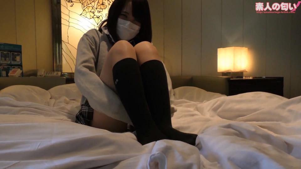 素人の匂いvol.10 えみな（１８）フリーター　前半 日本素人的味道系列<br><br>片名：素人の匂いvol.10 えみな（１８）フリーター　前半<br>番号：<span style='color:#b0b0b0;'>[隐藏文字，购买后可见]</span><br>购买地址：<span style='color:#b0b0b0;'>[隐藏文字，购买后可见]</span><br><br>这次的目标是emina酱，刚高中毕业不久好奇心十分旺盛的素人妹。<br>袜子是高中穿了3年的原味学生袜，脚后跟的地方已经破了一个洞，看上去湿湿的，有一股强烈的味☆道。<br>没想到高中毕业还穿着史努比的文胸，像这样的妹子已经不多见了。<br>自称小看了[不可描述]的威力，最后（绝非演技）哭了出来。<br><br>※本作品遵守日本国法律，没有一切违法令以及条例的行为<br>※模特均已确认过身份证明，年满18周岁<br><br>提取码：<span style='color:#b0b0b0;'>[隐藏文字，购买后可见]</span><br><br>2021.04.11追记：已补链 在线<br>网盘下载后将后缀改为zip解压<br>