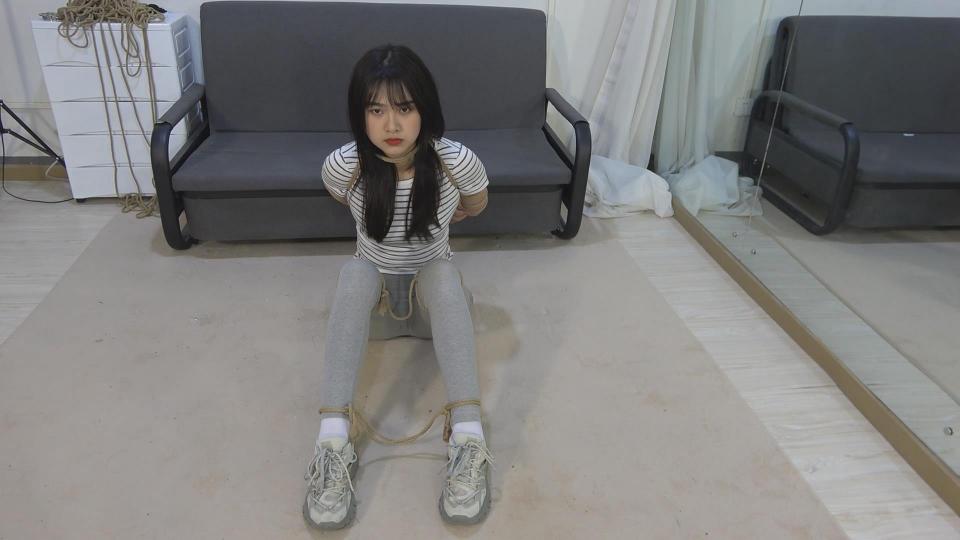 阿荣 最新定拍美束映画工作室模特：苗条的大美女阿荣。妹子是真的高啊，身材真是棒，颜值没得挑。喜欢的可以看看