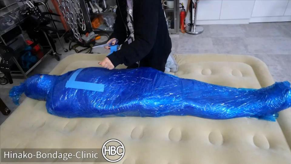 One Man Mummifies an Older Man and His Pierced Nipples <span style='color:#b0b0b0;'>[隐藏文字，购买后可见]</span>在一个奇怪的转折事件中，日子没有出现在这个场景中。相反，我们有两个人。在一种男性结合的行为中，一个有木乃伊化经历的人会将另一个稍大一点的男人木乃伊化，而这个男人直到现在还没有木乃伊化的经历。他选择把他做成木乃伊，让他看起来像海豚。然后，他打开了一点包装，露出他的[不可描述]穿孔，他开始。In a strange twist of events, Hinako is not present in this scene. Instead, we have two guys. In an act of male bonding, the one with the mummification experience mummifies the other, slightly older man who has had no experience with mummification up until this point. He chooses to mummify him in a way that makes him look like a dolphin. Then he opens up the wrap a bit, revealing his pierced nipples, of which he begins to .<span style='color:#b0b0b0;'>[隐藏文字，购买后可见]</span>