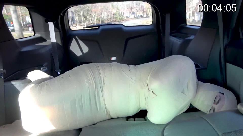 Precious Cargo     Tilly McReese The driver is non-communicative and she doesn't recognise the landscape so she has no idea where she is but through the tiny eye slits in the wrap, she can see neat lawns, colonial architecture and green streets signs in English. it appears to be somewhere in the suburbs of the United States. She's taken out by the driver, whether he's the buyer or some cretin involved in the scheme, and rushed into the house only to be put into a closet where she spends the next hour or so (scene is time progressed so fade out fade in). It's completely dark but as a precautionary measure, she is blindfolded. <br><br>When she's retrieved from the closet with no explanation at all (needless to say) she's placed on a chair at the foot of a bed and her blindfold is removed. Struggling for a moment to take in her surroundings and steady herself on the seat, she finally gets in a question. "So this was your idea?" she demands. The man on the bed chuckles and admits to arranging her mummification and aduction, seemingly proud of himself. She asks why someone would mummify her but he deflects and asks her how it feels. Startled by his boldness, she finds herself answering the question. She tells him its restrictive and frustrating and she's starting to sweat. "Hmmm. Talk dirty to me." She decides to stop describing the sensation and asks him further questions, but the conversation goes in circles. She starts to shout insults him and, rather than shouting back, he seems to be turned on. He makes a motion to unzip his trousers. She turns her head in disgust but it's all she can do. The henchman then f0rces her to look in the direction of the buyer. Things have gone from bad to worse and she sees no way of escaping from her predicament. <br><br>She struggles and struggles against her binds. When the buyer appears "finished" she's moved to another, bigger bedroom and thrown on the bed. For the remainder of the clip she struggles furiously, stopping only to catch her breath. Will she make it out of her binds? Only time will tell. <br><span style='color:#b0b0b0;'>[隐藏文字，购买后可见]</span>