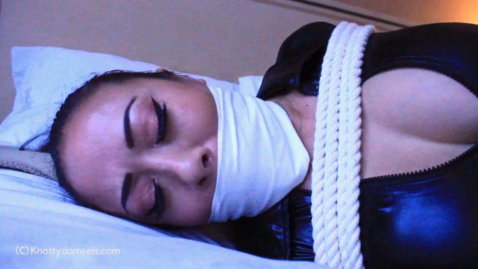 The Best Of Nyssa Nevers with Special Guest Indica Fetish Asian beauty Nyssa Nevers is one terrific damsel, and exudes sexiness no matter what type of role she plays, and this compilation is no exception.<br><br>We begin with captured spy Nyssa who finds herself heavily roped and OTM gagged with a white cloth in her black catsuit. The sultry Nyssa manages to get her gag loose and even quips about being "bound and gagged." However, her captor returns and regags her, this time with a strip of duct tape to keep her silent.<br><br>Speaking of tape, Nyssa is next all taped up in her bathroom as she has been robbed. As she struggles to get herself free from the massive tape binding and gagging her, all she can do is mmpph and squirm. When her roommate Indica Fetish comes in, she is oblivious to Nyssa's predicament and complains about her day. Indica leaves Nyssa alone, not realizing they've been robbed.<br><br>Nyssa and Indica together are next in this action-packed double dose of damsel action, as the two are business execs held captive during a conference. The two are bound hands behind, and OTM gagged with polka dotted white cloths. They are thrown into a closet where they bicker. When one gets free, will she help her fellow captive despite the insults?<br><br>Finally, enjoy the bondage only scenes of Nyssa Nevers: Smoking Hot, as a business suit clad Nyssa is bound and OTM gagged, then gagged with a knotted white cloth cleave gag.<br><br>Nyssa Nevers is no doubt one of the best when it comes to being bound and gagged, and this collection proves it.<br><span style='color:#b0b0b0;'>[隐藏文字，购买后可见]</span>