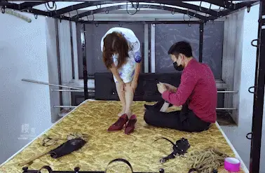 【樱束原创】《馨语培养日记第八期》今天的馨语不乖不是很听话,看来得换个方式好好教训一番,假意骗其捆绑起来，屁股好好教训一番,电击、滴蜡一样不能少 樱束推出包月尊贵VIP，加入立即获得60部影片，并且每日新片同步更新免费看，感谢您的赞助，季度会员更有9折优惠，详情请咨询客服<br>剧情简介：馨语今天居然想偷懒，这哪里行，经过一番连哄带骗，先捆绑上再说，等待捆绑无法动弹了，在好好教训，不听话得孩子都得打屁股，单打屁股惩罚太少了，电击一起斥候上，当然少不了馨语最害怕的滴蜡，直接崩溃大哭为止，让她以后看还敢不敢有偷懒的想法....<br><br>樱束服务内容：私人订制剧情 专属剧情订拍 现实约拍  全国飞业务  统一解压密码：ysyc6672或新密码:qq2156176672<br>樱束联系方式：QQ2156176672     VIP专属客服微信号：yingshuyc（VIP专属客服微信，终年无休）<br>分辨率：1080P<br>时长：31分钟<br>大小：2G