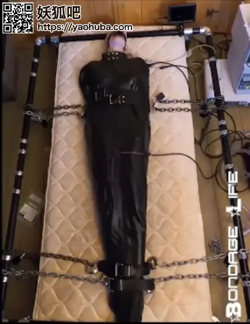 The Segufix Challenge 光头女被装进睡袋绑在床上  被刺激[不可描述] 疯狂尖叫Sleepsack Suffering Rachel Greyhound  spends the rest of the stream completely cocooned inside the tight leather sack! labias before finally being brought to orgasm with the Hitachi<span style='color:#b0b0b0;'>[隐藏文字，购买后可见]</span>