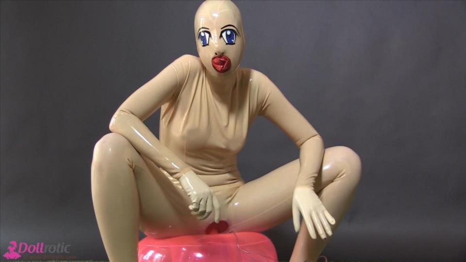 living rubberdoll with silicone mask 大胸硅胶面具的活舵娃娃一边[不可描述]一边和迪洛玩，一边穿着乳胶套装展现性感柔韧的身材living rudder doll with big boobs and silicone mask masturbates plays with didlo while wearing latex suits showing sexy flexible body<span style='color:#b0b0b0;'>[隐藏文字，购买后可见]</span>
