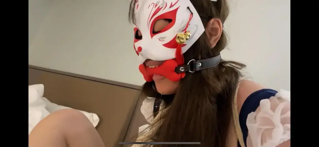 嘉嘉首次出镜口水驷马调教 Jiajia's first appearance features saliva play and hogtie training.