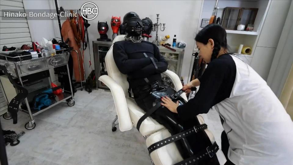 Sub Blows a Huge Load in Latex Bondage; Latex Catsuit and Rest Sack, Canvas Straitjacket and More 扰流警报：日野的潜艇非常满意，吹了一个巨大的负荷。但是在这件事发生之前，是什么导致了这件事呢？嗯，这一切都是从一些椅子束缚和乳胶紧身衣开始的。然后，添加一个乳胶休息袋和帆布紧身衣。用皮带系在椅子上，肉汤加了眼罩、耳机和项圈，更加甜了。所有这些加在一起，再加上使用她信赖的日立魔杖，是一场完美的束缚风暴，导致了前面提到的巨大负载。Spoiler alert: Hinako’s sub is very satisfied and blows a huge load. But what were the events leading up to this up to this occurrence? Well, it all started with some chair bondage and latex catsuit. Then, a latex rest sack and canvas straitjacket were added. Tied to the chair with leather belts, the broth was sweetened even further with the addition of an eye mask, headphones, and a collar. All this combined together, plus the use of her trusty Hitachi wand was the perfect storm of bondage that lead to the aforementioned massive load.<span style='color:#b0b0b0;'>[隐藏文字，购买后可见]</span>