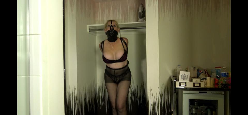 234 - Kristyna Dark - What Happens In Vegas Part Three After being kept in bondage for an entire weekend while her boyfriend has been pressing his luck at the gaming tables, Kristyna was understandably pissed to learn he had lost everything, including their home! She thought that was as bad as things could get, but she was wrong! Seems an Arab sheik, a huge fan of the movie Indecent Proposal, has offered her boyfriend a huge sum of money if he'll leave the blond buxom bound American beauty in tight bondage to be his plaything for the evening! Protesting heavily through her gag, tied in a strappado position in the hotel room closet, she struggles and bitches up a storm, demanding to be released, but her boyfriend isn't about to pass up a sweet deal like this! He's headed back to the casino to be sure her new owner gets plenty of alone time with her and her helpless body!<span style='color:#b0b0b0;'>[隐藏文字，购买后可见]</span>