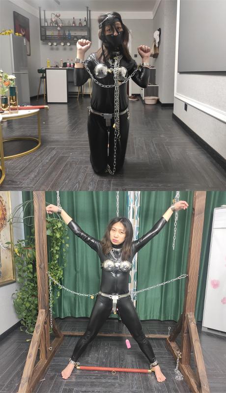 会所游记 下集 妹子性感内衣木枷锁牵着鼻子溜 强制贞C锁 手铐脚镣 K9溜狗钻跨 单手套刑架后手吊等等 会所游记 下集 性感内衣妹子木枷锁牵着鼻子溜 全套贞C锁束缚手铐脚镣束缚当狗戏弄 单手套刑架后手吊竺等<br>下集 只剩内衣的妹子被戴上一字枷，链子与脚环相环，无法直起身子，被牵着鼻子溜，完全无法反抗。锁上全套贞C锁与手铐脚镣，当成狗狗戏弄，钻跨 被骑 戴上单手套后手吊在刑架上及大字型束缚在刑架上并堵嘴蒙眼，特别无助。<br>夜未央工作室 欢迎定拍 诚邀绳模小姐姐合作：QQ 2593230381