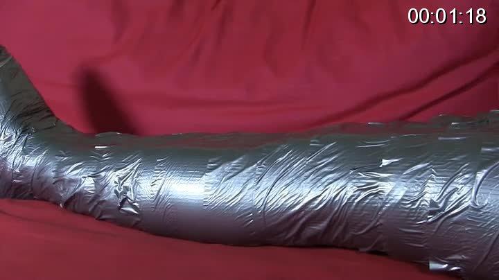 Buffy's mummification nightmare Buffy is surprise at her place by an intruder... The clip restart with Buffy just mummified with dutch tape... She's tapegagged on screen and the intruder finish to mummified her feet too... Buffy struggles and moans but she's completely helpless<br><br><span style='color:#b0b0b0;'>[隐藏文字，购买后可见]</span>
