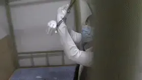 【新月工作室】定拍玉箫妹妹 白丝双马尾 手铐白手套 看她无奈挣扎绑着无可奈何的样子 好喜欢好喜欢！！ 【新月工作室】（QQ：2936094312）定拍作品，一直很喜欢新月工作室的玉箫妹妹，感觉性格很棒，而且脚也很漂亮，是我喜欢的类型。我最喜欢看她挣扎的样子了，对这个脚长得非常标准，而且性格火辣，有点点微胖的小玉妹妹我真的没有抵抗力啊，她的原味也是我目前感受过最猛的，哈哈，完全被她圈粉了。这次是她手铐加捆绑，各种挣扎最后被铐在床架上，应该没办法再把这个挣断了吧？