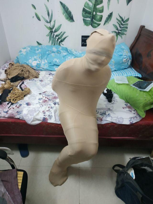 丝袜全包木乃伊，几次线下约绑的合集 猛男警告！CD警告！不喜勿买！拍的不是很好，手机随拍的。<br>也欢迎江浙沪一带喜欢全包和木乃伊的女孩子、男孩子同好一起交流约玩聚会，qq：3558135792
