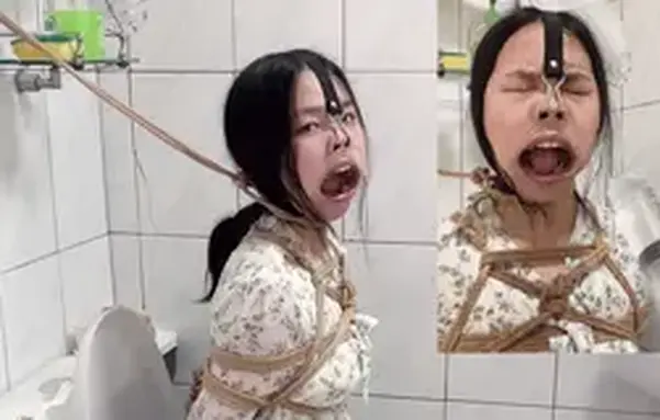 玩奴原创之可爱妹妹的厕所开口器水刑调教，坐在马桶上，碎花长裙白袜，湿身诱惑！定拍和谐交流购约绑教程请加805351328 解压密码<span style='color:#b0b0b0;'>[隐藏文字，购买后可见]</span>感谢各位同好对我的支持，本次带来的是可爱妹妹的水刑调教，这次的话博主是参考了日本的人间便器系列于是并有了这个创意，首先是把妹妹日式紧缚好之后拴在厕所并且让她坐在马桶上。然后戴上<br>开口器和鼻钩，然后用大号注射器抽水然后进行水刑调教。全身湿透的诱惑，非常羞耻的一部作品，希望大家喜欢！<br>另外为了方便各位同好约绑，博主最近推出了一个非常详细的约绑教程。里面有非常详细的从零基础开始教大家如何认识妹子，如何与妹子沟通等等。非常的实用，有兴趣的各位同好加805351328咨询。<br>下载操作：<br>1、电脑下载<br>2、解压<br>3、将压缩包内rar文件名后缀修改为mp4。<br>目前博主已经出了三个系列，分别是绝对真实调教系列，真实约怕系列，和最近新出的口水囚徒系列哦！都非常精彩，各种元素满满，希望各位同好多多支持！推特可以关注024玩奴原创。<br>