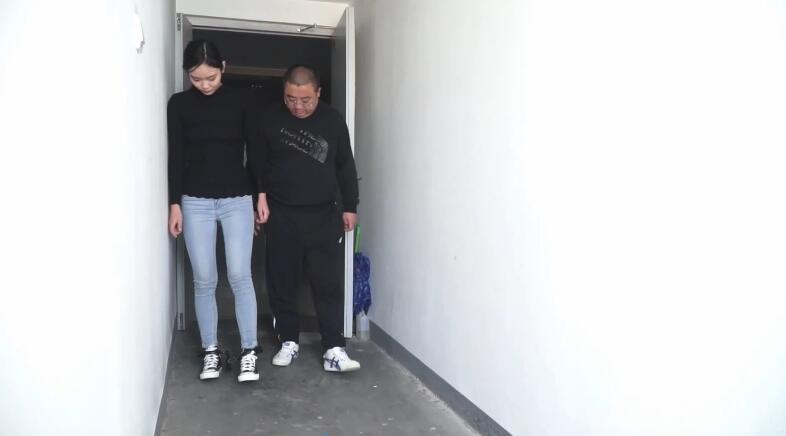 逍遥定拍 丹的镣铐生活 定拍工作室：逍遥工作室<br>逍遥定拍作品，讲述逍遥定拍，美女丹喜欢镣铐，无论是上班还是生活都喜欢带着脚镣，60分钟！