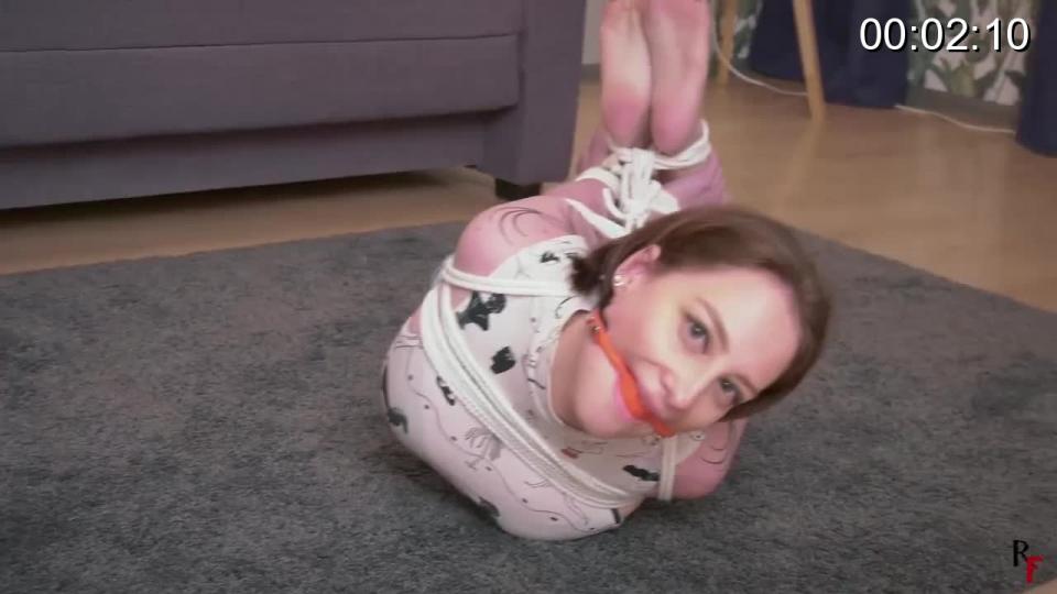 Shushara is tightly hogtied and ballgagged      RF studio production In this clip Shushara experiences, her first tight hogtie ever. She’s also ball-gagged tightly and drools nice through the gag. She’s got lots of white ropes around her legs, elbows, and breast, so she can’t really move a lot and just moans quietly and mover her toes. Since it was her first bondage I might say she did it great and spend quite a lot of time in tight hugs of ropes. Enjoy!<br><span style='color:#b0b0b0;'>[隐藏文字，购买后可见]</span>