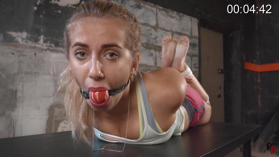 Long tickling for Twerk Dancer - Feet and upper body in various poses Twerk Dancer is going to be tickled tonight! At first, she’s lying in hogtie for a while and then we see her in stocks. Four hands are tickling her bare feet. Two ticklers will her more than half clip time.<br>In this clip, there’s a mix of foot tickling and upper body tickling. The babe reacts nicely on tickling and she’s really a loud one.<br><span style='color:#b0b0b0;'>[隐藏文字，购买后可见]</span>