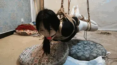 小学妹诗园 初绑 体操服 五花 悬吊 楚楚可怜的小美女 随心原创  体操服 五花 带上口球  驷马悬吊 初次试绑体验感很好   定拍  QQ 63111044<br><br>勿手机在线解压 下载到电脑上 输入密码即可  解压密码 ：随心