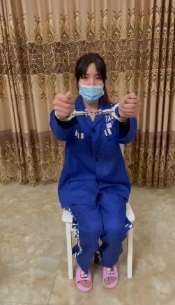 自拍自演 入狱的少女周涵 周涵妹子委托出售，讲述抓捕入狱后的反省时光，总共18分钟！<br>找周涵定拍，请加QQ：2383746893