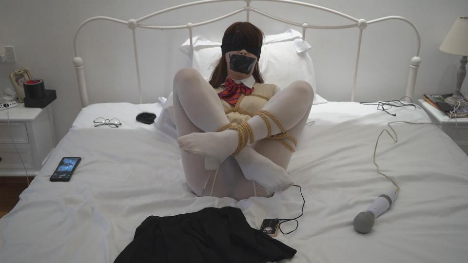 白丝团缚（伪娘） 团缚没穿胖次遭电击（貌似开到50档），嘴被塞穿了一天有味道的丝袜口腔一股说不出的怪味好恶心>"