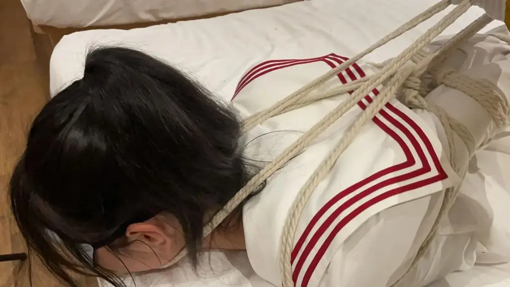 磊磊定拍驷马＋直臂＋tk＋丝袜嘟嘴  模特：林念念  
