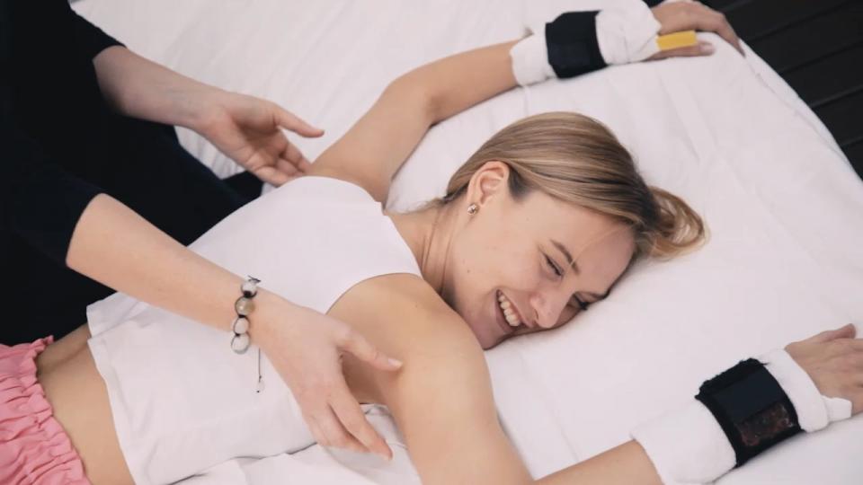 TickleTherapy - Anastasia four hands therapy facedown Cute girl Anastasia is going to experience something new - four hands tickle therapy by our therapists Helga and Anyuta. These women are experts in tickling, teasing and slowly their sensitive patients, and Anastasia is one of those delicate sensitive girls who doesn't struggle hard but just collapses into giggles and silent laughter and has to endure it until the ticklers decide to stop.<br><br>This time she is facedown and the tickle therapists explore her body all over, both tickling her at the same time so that she can't tell exactly where it tickles more.<br><br><span style='color:#b0b0b0;'>[隐藏文字，购买后可见]</span>