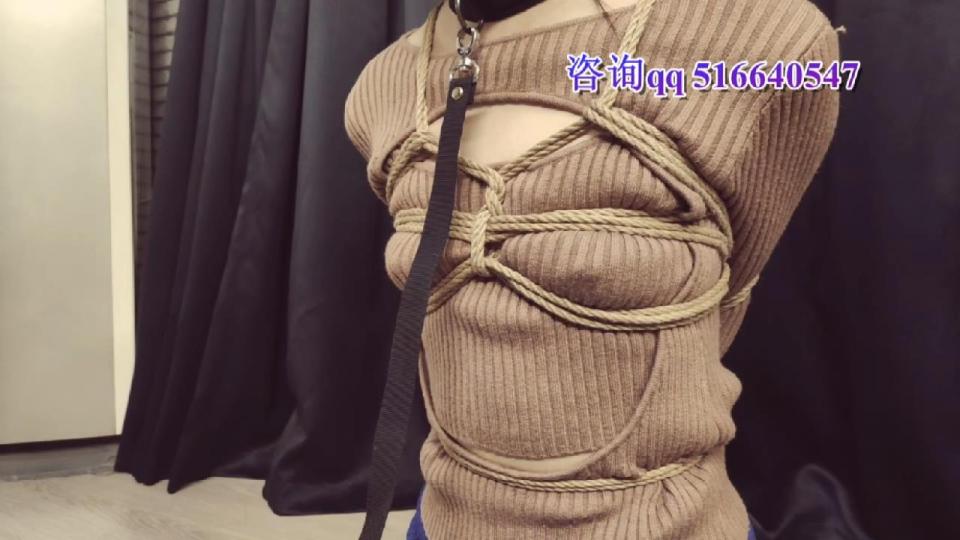 白毛衣和绿毛衣换着玩 玩弄是必须的，我们的开心就是建立在美女的呻吟中  有多少同好也是这样想的，虽然不同的衣服，玩法暂时可能单一了点，但是我们会想出更多的方式。。。。<span style='color:#b0b0b0;'>[隐藏文字，购买后可见]</span> 武汉唯美之家出品，招收模特女m，约拍定拍：2840759214。516640547