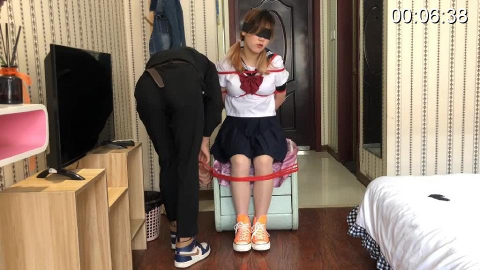 【酱酱喵】酱酱tk定拍 这是大佬找我们定拍的 主要内容水手服 肉丝 帆布鞋 固定起来tk 然后换上黑丝M腿绑起来继续tk 喜欢的老板可以来看看呀 【酱酱喵】酱酱可能太久不拍了怕你们忘了 来更新一下 欢迎老板们来定拍约拍同时也招聘石家庄及河北周边的绳模感兴趣的可以来试一试 想来体验的也可以联系我们呀1446956255 交流的739319740