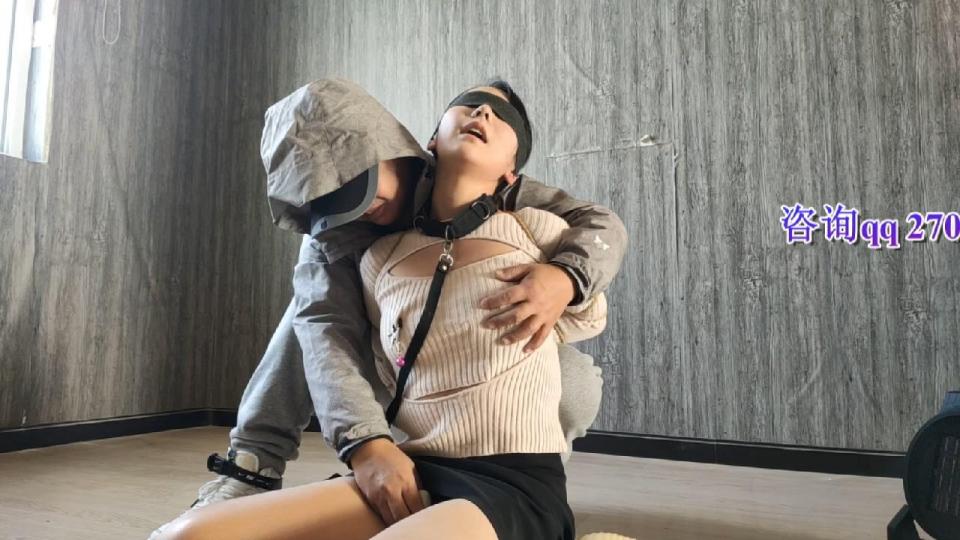 挑逗第一次来的美女 美女第一次来，被绑后，蒙眼挑逗，各种刺激，把美女刺激呻吟不断，受不了了<span style='color:#b0b0b0;'>[隐藏文字，购买后可见]</span>