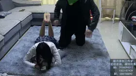 【雨涵工作室】我自己的JK肉丝 手铐驷马 被TK欺负得好惨！ 【雨涵工作室】交流QQ：2631394119，定拍定文原味都可以找我~找我~谢谢大家！我哥就知道欺负我欺负我欺负我！！居然还带绿头鱼来欺负我！！我好怕痒的！！又不是不知道，铐着我就动手了！根本没办法反抗，差点就被挠的喷出来了！！可恶，我总有一天要报仇的！