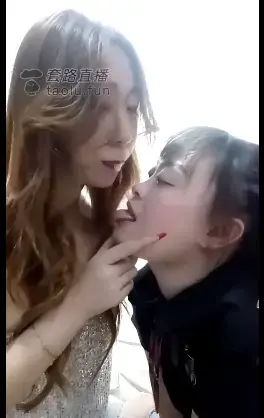 【女奴乐】女女亲亲，口水刺激耳光，亲吻主人脖子，舔腋下  创作；【女奴乐】<br>描述；【女奴乐】女女亲亲，口水刺激耳光，亲吻主人脖子，舔腋下 ，【女奴乐】女女亲亲，口水刺激耳光，亲吻主人脖子，舔腋下 ，