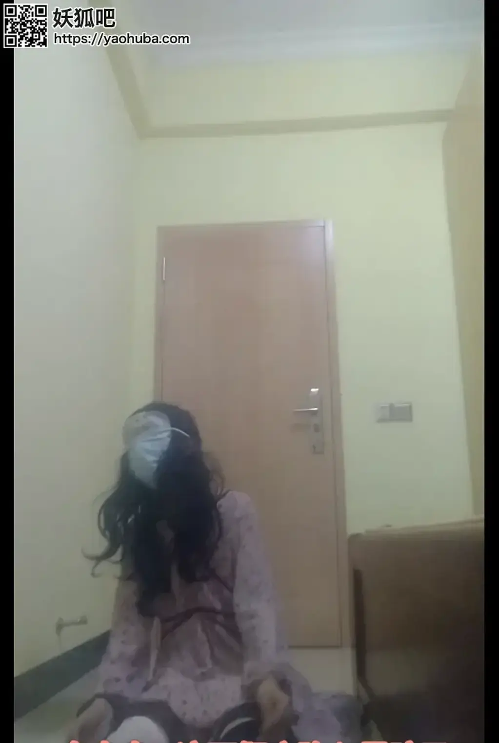 [福斯小姐姐] 缚 这次我先将把自己的腿折起来绑好，然后把左手绑左腿那右手绑右腿那，绑好后带上眼罩然后试图去开门，试啦半天都开不了门力气都快没有啦，主要剪刀在外面不出去难解缚，最后没有办法只能自己想办法解缚还好上天眷顾我解开啦。<br>剪辑和编辑视频:ゆ 、 Hurt°<br>