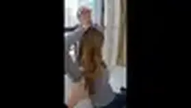 【心悦艺束】霖霖试镜2，栏杆双手吊缚捆绑+镣铐体验 之前我一直看绳之韵家的灵儿小姐姐的大长腿，一直让我垂涎三尺，一直想找一个大长腿的小姐姐绑下试试。功夫不负有心人啊，总算是让我找到了，这个小姐姐手腕过跨，啧啧，比标准大长腿还要长一些，而且身材极好。吸溜吸溜，口水要流出来了。<br>这是霖霖试镜的第二集，也是试镜篇的最后一集。<br>老样子这个视频正脸是打了模糊马赛克的，请不要问我为什么，因为盗版太猖獗，二次转载量太夸张.容易出问题，介意的请留意哦。<br>定拍，模特应聘，请加Q2386945992。海外用户请用Telegram：xybondage。或者联系邮箱：xybondage@qq.com<br>视频中的衣物，丝袜，道具有需要的也可联系我。