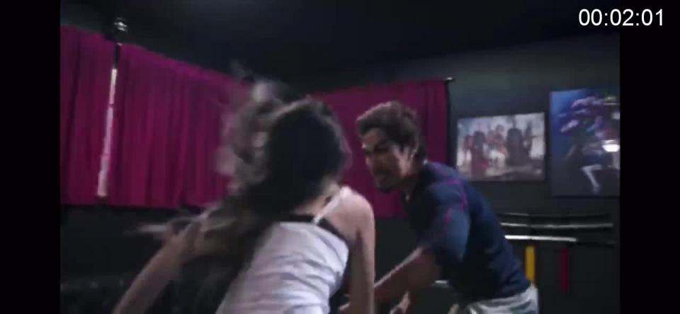hollywood ninja视频：BUSTY FIGHTER Double Trouble 两男一女打斗 A stalker follows Angela home and breaks in with devious intentions.  As she fights the stalker, his buddy joins in to help him defeat her.一个跟踪者跟踪安吉拉回家，带着诡计闯入。当她与跟踪者搏斗时，他的伙伴加入进来帮助他打败她。<br>【网盘可能看不出，建议保管库观看】。。。<br><span style='color:#b0b0b0;'>[隐藏文字，购买后可见]</span>