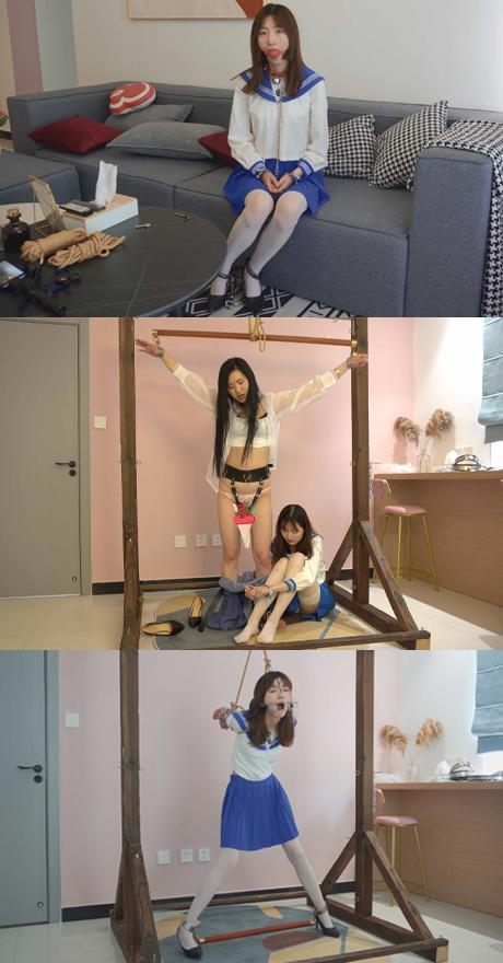 一主二奴 学生小月与音乐老师共侍一主 上集 多奴调教 新人小月 JK丝袜 超痛苦后手吊 鼻钩 强制等等 一主二奴 学生小月与音乐老师共侍一主 上集 多奴T教 新人小月 JK丝袜 超痛苦后手吊 鼻钩 强制等等 <br>小月平常喜欢绳艺与镣铐这些，经常偷偷把自己绑起来锁上镣铐什么的，这天她去老师家补课，发现平常端庄的老师正被吊在刑架上鞭打，把她吓了一跳，她当然知道俩人在玩什么，但只能装成小白兔假装惊讶，毕竟喜欢，在老师的引导下很快沦陷与老师共侍一主<br>夜未央工作室 欢迎定拍 诚邀绳模小姐姐合作：QQ 3295833913