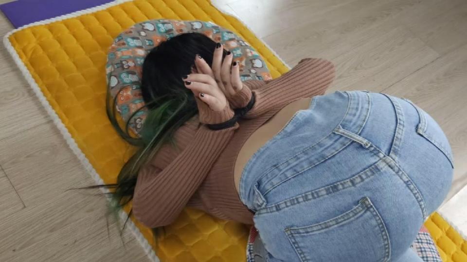 反扭丰臀美女2 唯美之家拍摄的反扭系列，喜欢反扭的朋友不要错过<span style='color:#b0b0b0;'>[隐藏文字，购买后可见]</span>